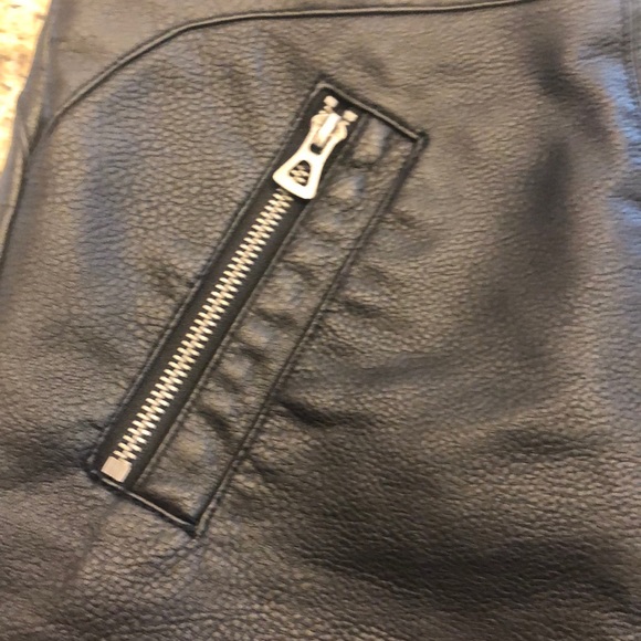 NWOT Silence & Noise Faux Leather UOF Skirt Sz XS - Picture 4 of 8